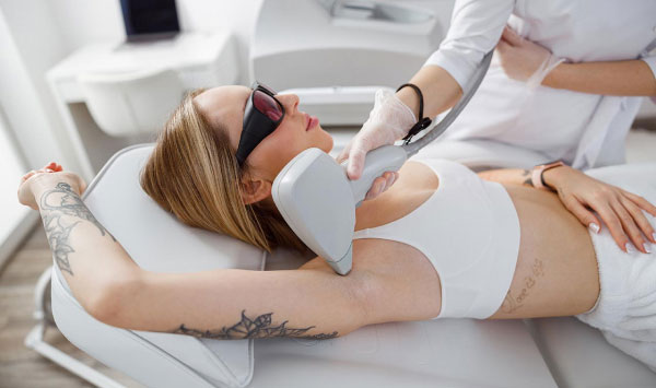 je lasersko odstranjevanje dlak ipl boleče